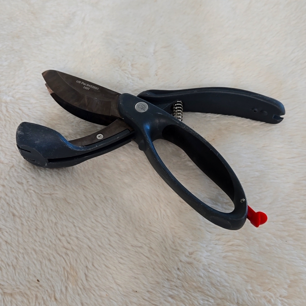 Pampered Chef Salad Chopper - Picture 1 of 6